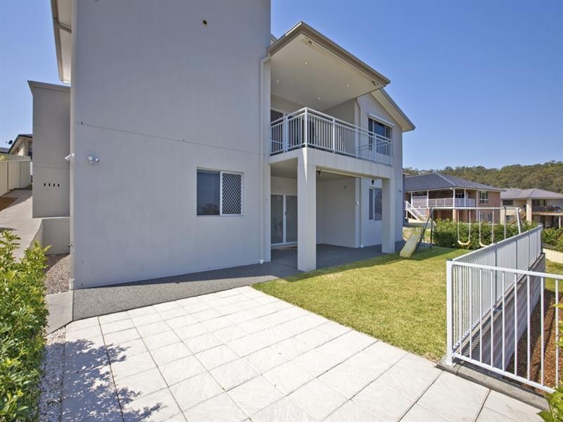 4 Guildford Grove, Cameron Park NSW 2285