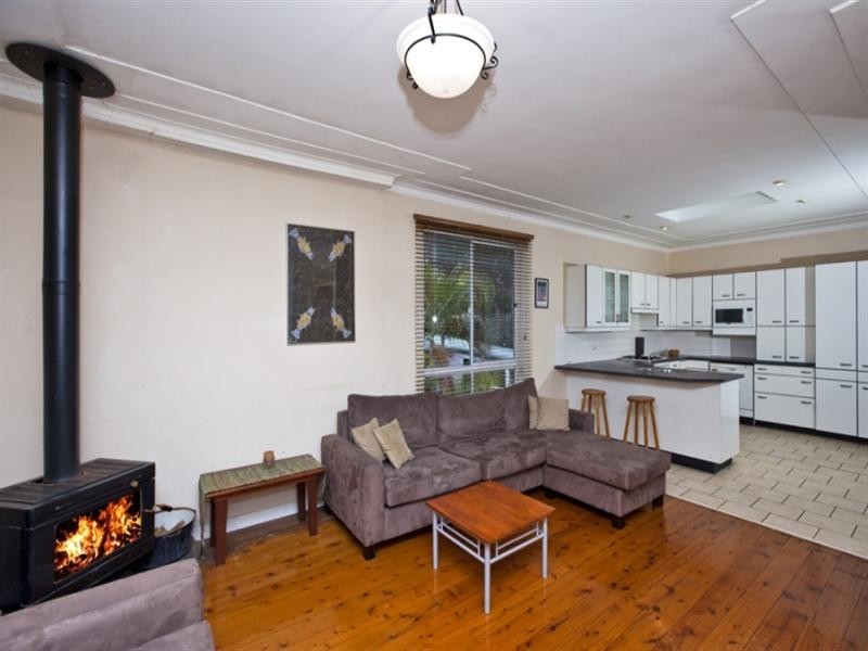 18 Montrose Avenue, Adamstown Heights NSW 2289