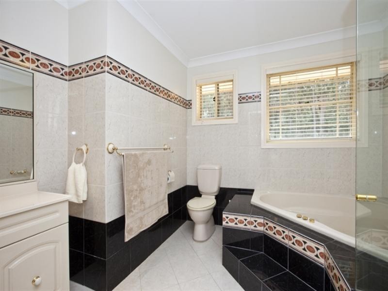 48 Woodside Drive, Eleebana NSW 2282