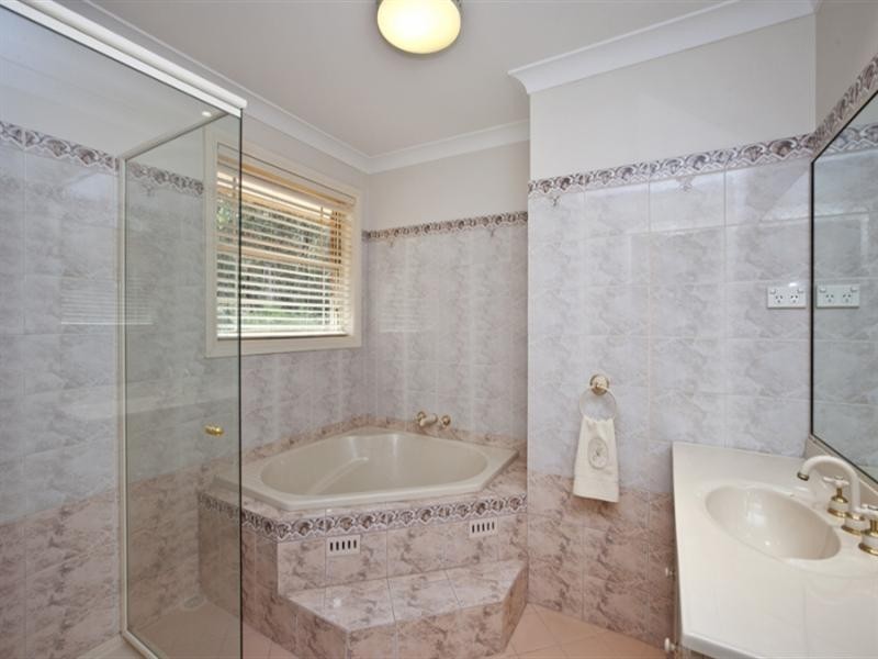 48 Woodside Drive, Eleebana NSW 2282