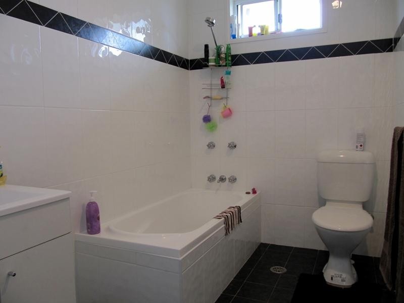 4 Redwood Crescent, Gateshead NSW 2290