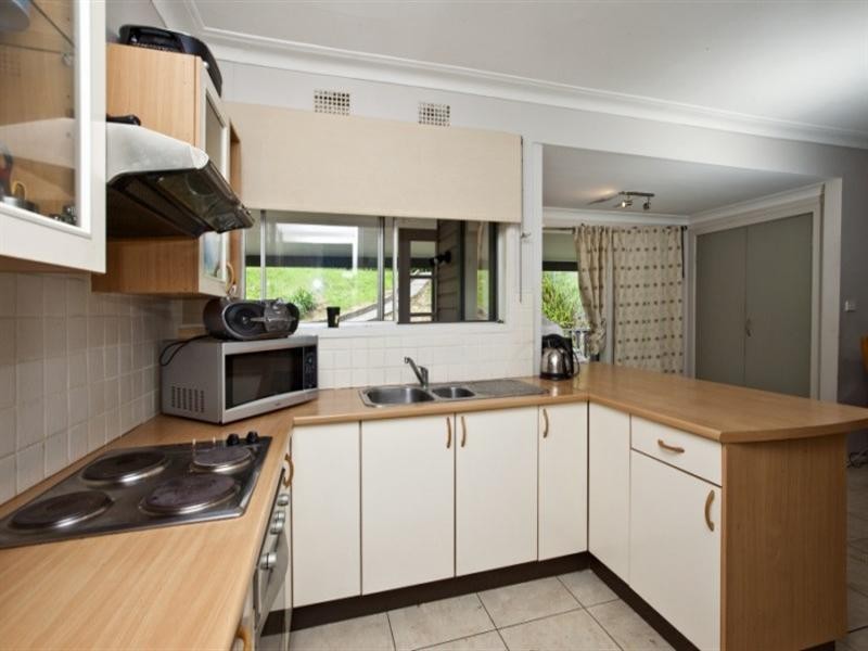 8 Lisa Avenue, Warners Bay NSW 2282