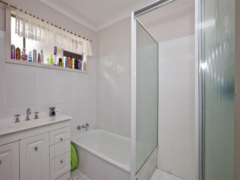 8 Lisa Avenue, Warners Bay NSW 2282