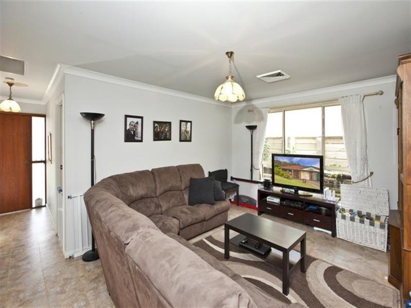 2/4 Herd Street, Mount Hutton NSW 2290