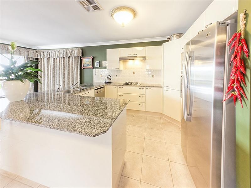 77 Araminta Chase, Cameron Park NSW 2285