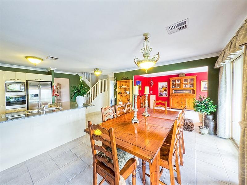 77 Araminta Chase, Cameron Park NSW 2285