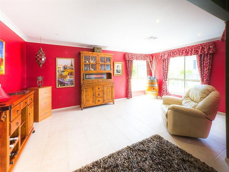 77 Araminta Chase, Cameron Park NSW 2285