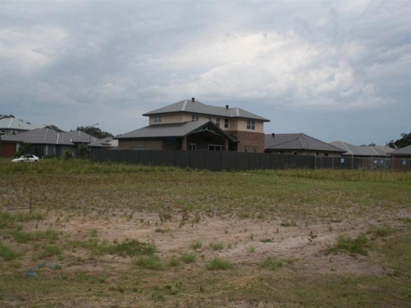 8 Monkerai Street, Fern Bay NSW 2295