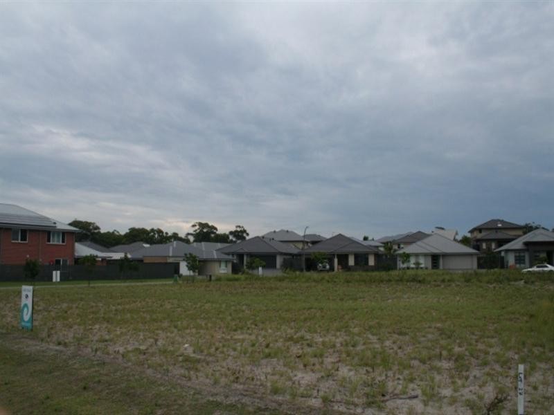 8 Monkerai Street, Fern Bay NSW 2295