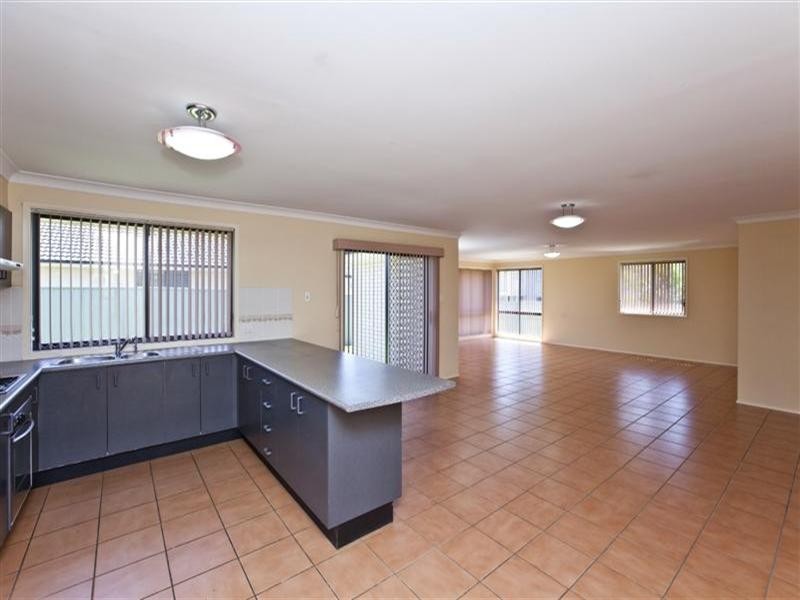 17 Myles Avenue, Warners Bay NSW 2282