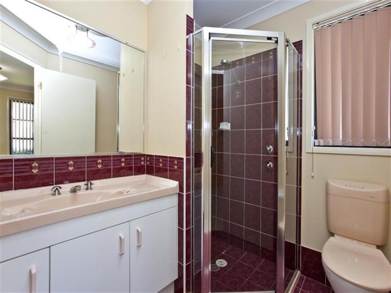 17 Myles Avenue, Warners Bay NSW 2282