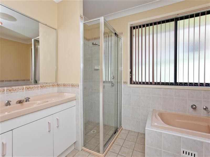 17 Myles Avenue, Warners Bay NSW 2282