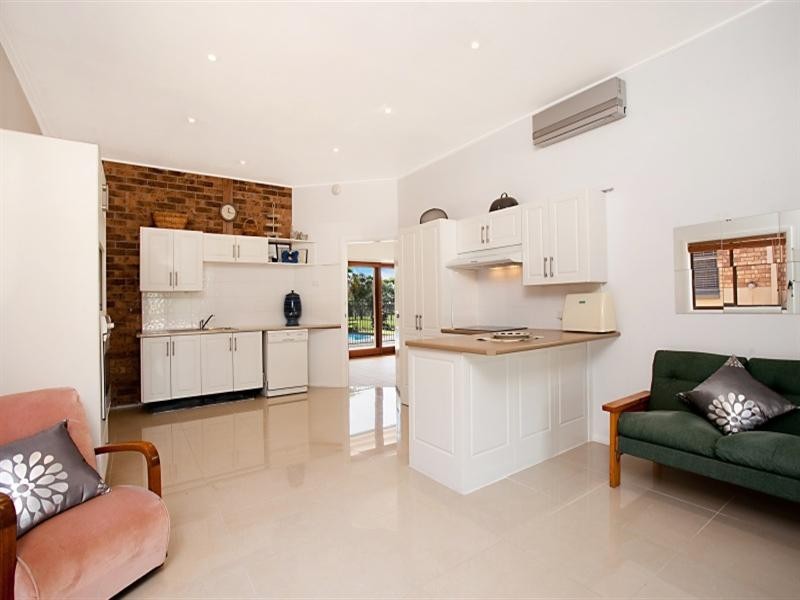 8 Forsythe Parade, Black Hill NSW 2322