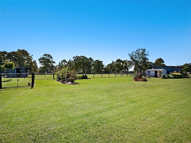 8 Forsythe Parade, Black Hill NSW 2322