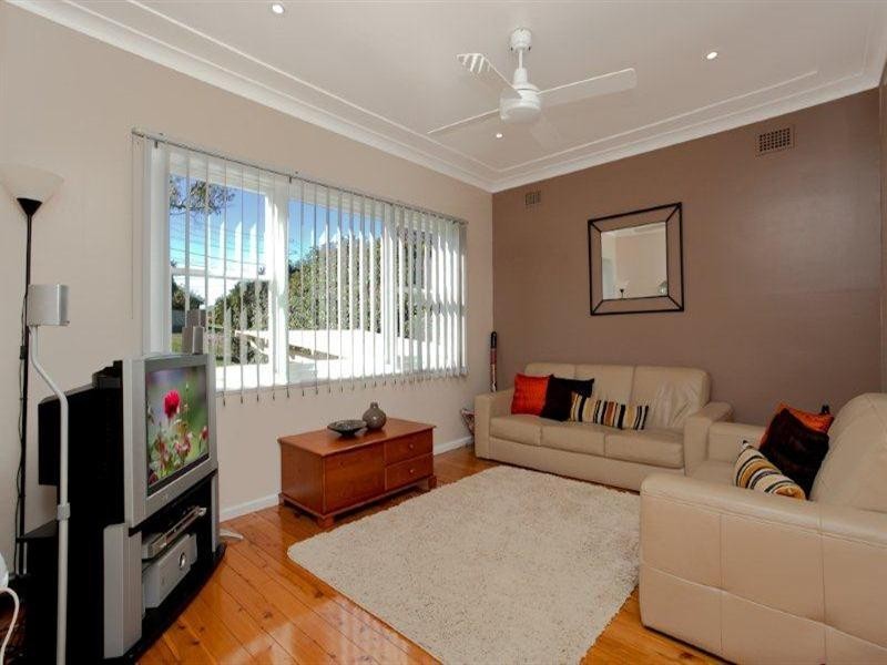 12 Prospect Road, Garden Suburb NSW 2289