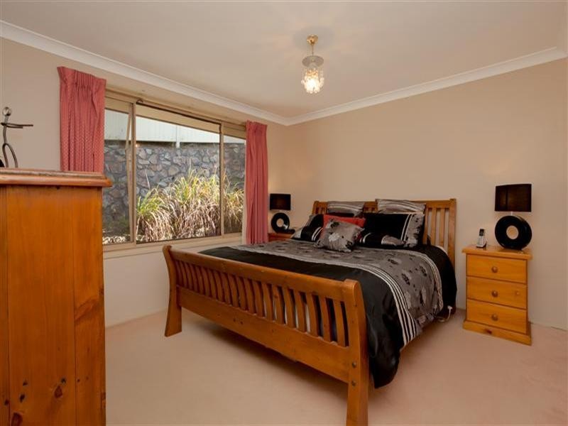 6 Calgarth Court, Lakelands NSW 2282