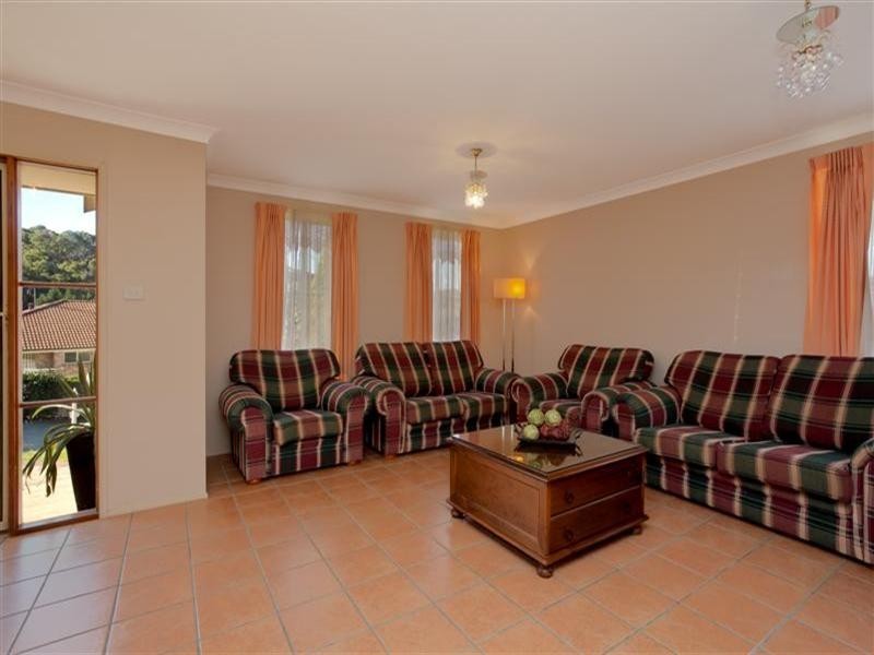 6 Calgarth Court, Lakelands NSW 2282