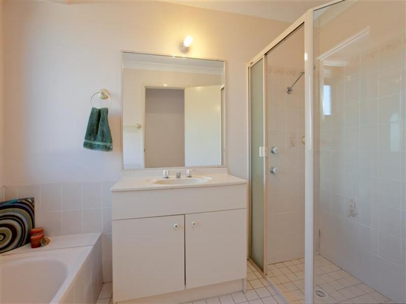 6 Calgarth Court, Lakelands NSW 2282