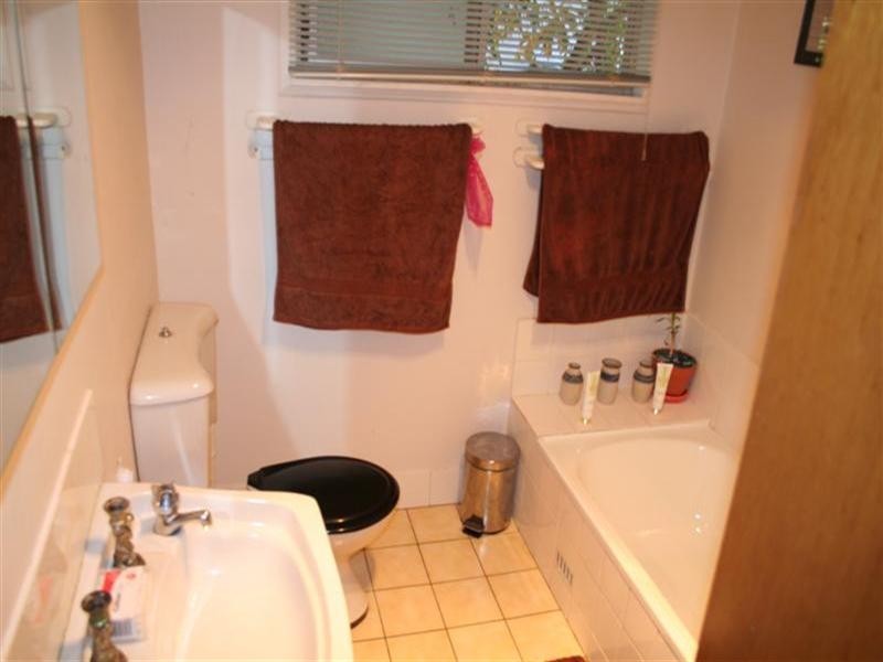 11 Lochend Place, Bolton Point NSW 2283