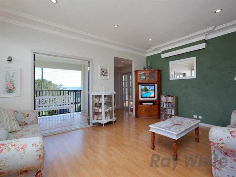 2 Roberts Street, Whitebridge NSW 2290