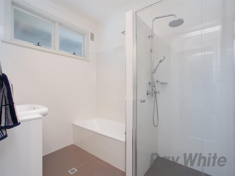 22 Kuranda Crescent, Kotara NSW 2289