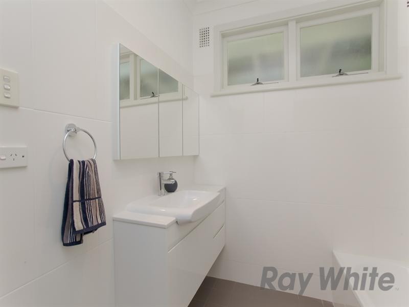 22 Kuranda Crescent, Kotara NSW 2289