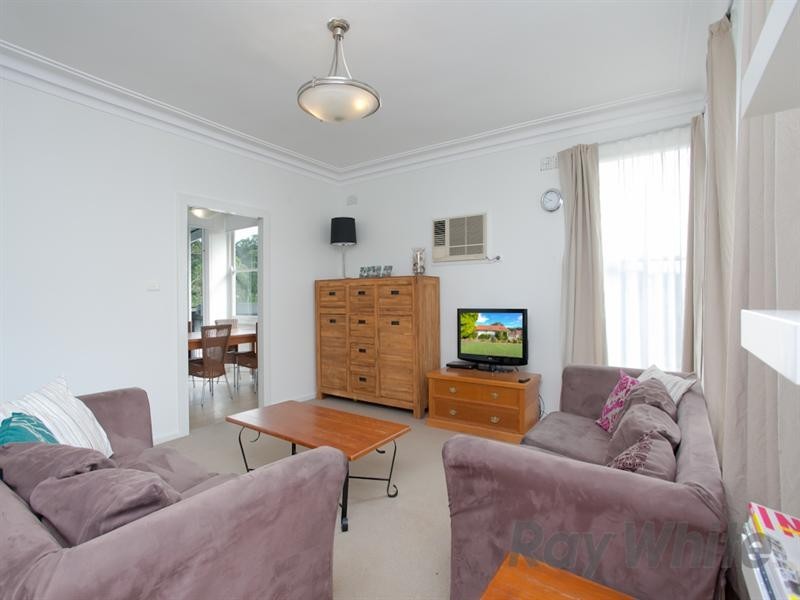 22 Kuranda Crescent, Kotara NSW 2289