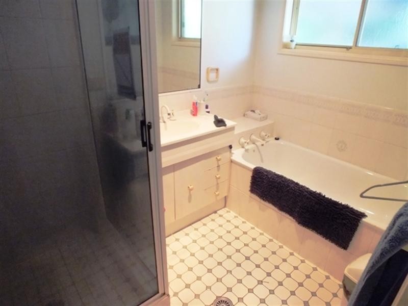 27 Charles Avenue, Goondiwindi QLD 4390