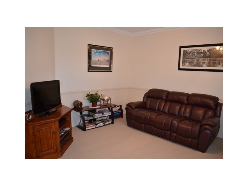 8 Bernborough Place, Goondiwindi QLD 4390