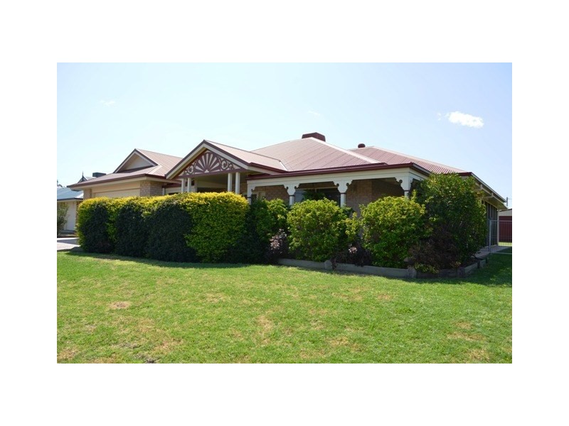 8 Bernborough Place, Goondiwindi QLD 4390