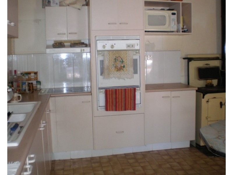 16 Eena Street, Yelarbon QLD 4388