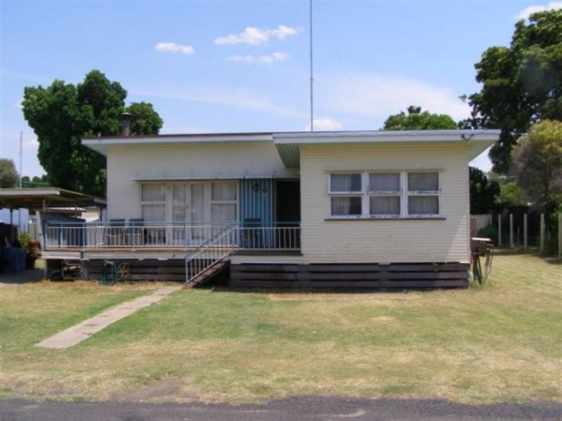 8 McNulty Street, Goondiwindi QLD 4390