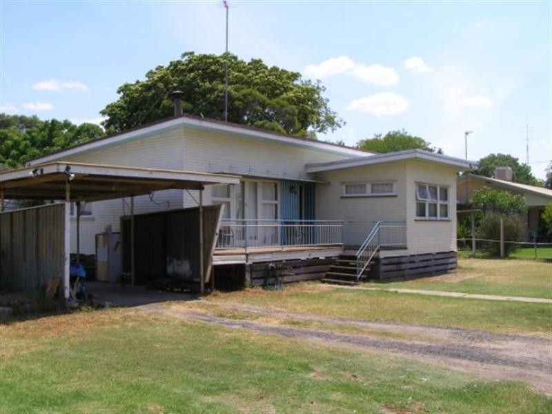 8 McNulty Street, Goondiwindi QLD 4390
