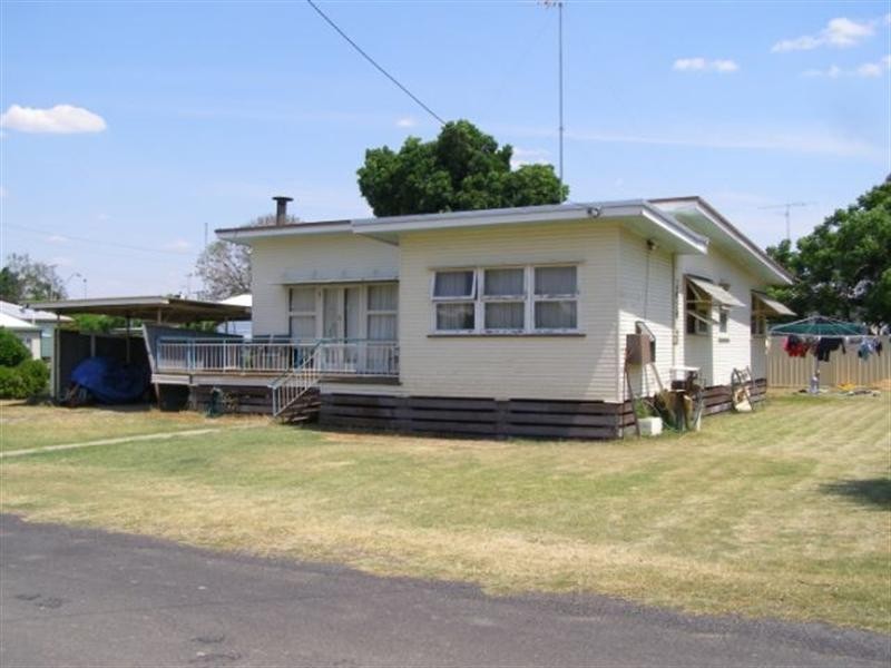 8 McNulty Street, Goondiwindi QLD 4390