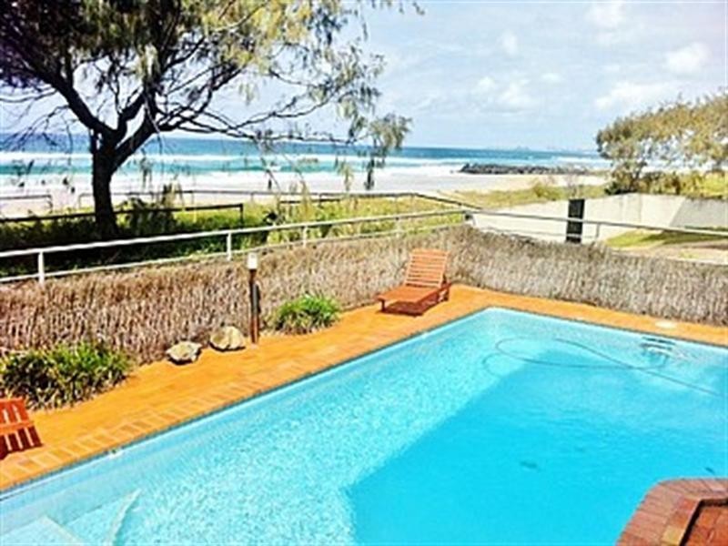 3/2 Twenty Third Avenue, Palm Beach QLD 4221
