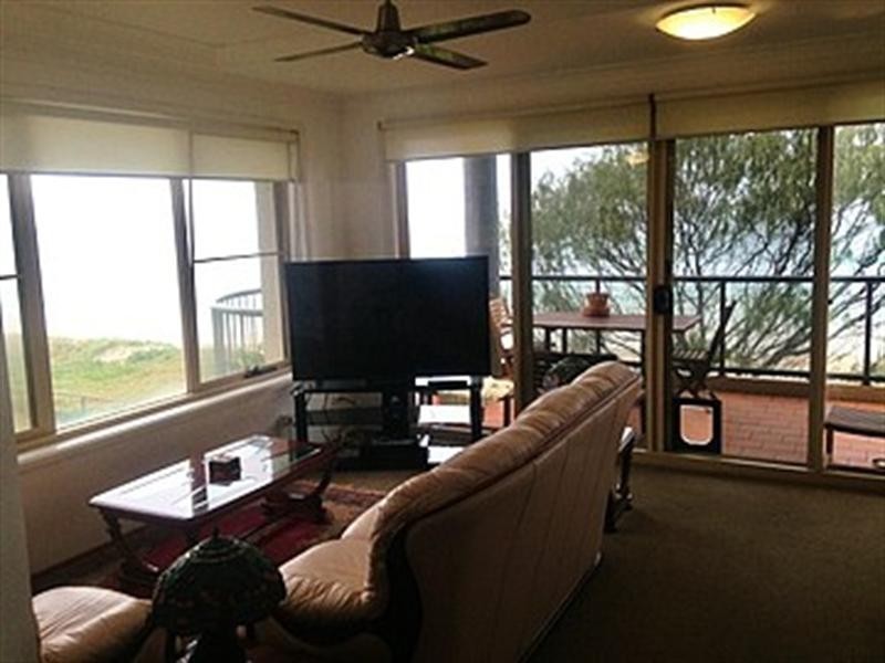 3/2 Twenty Third Avenue, Palm Beach QLD 4221