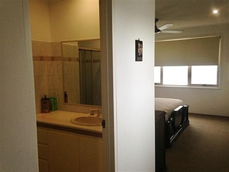 3/2 Twenty Third Avenue, Palm Beach QLD 4221