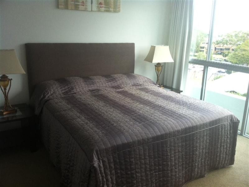 33 TE Peters Drive, Broadbeach QLD 4218