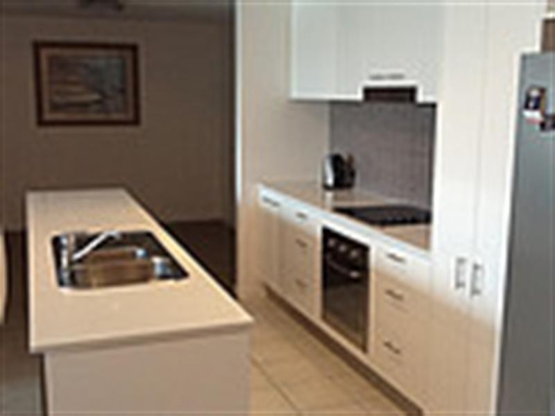 33 TE Peters Drive, Broadbeach QLD 4218