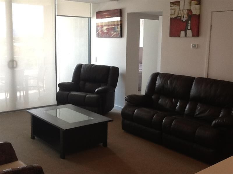 33 TE Peters Drive, Broadbeach QLD 4218
