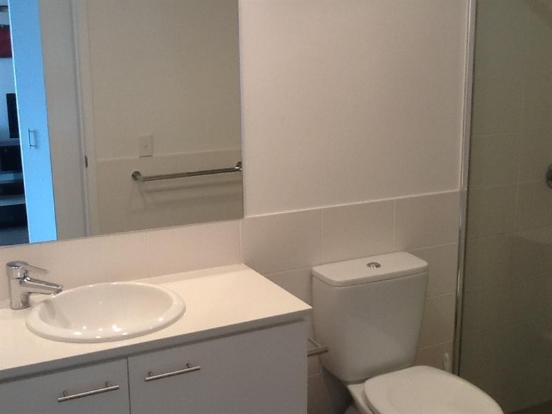 33 TE Peters Drive, Broadbeach QLD 4218