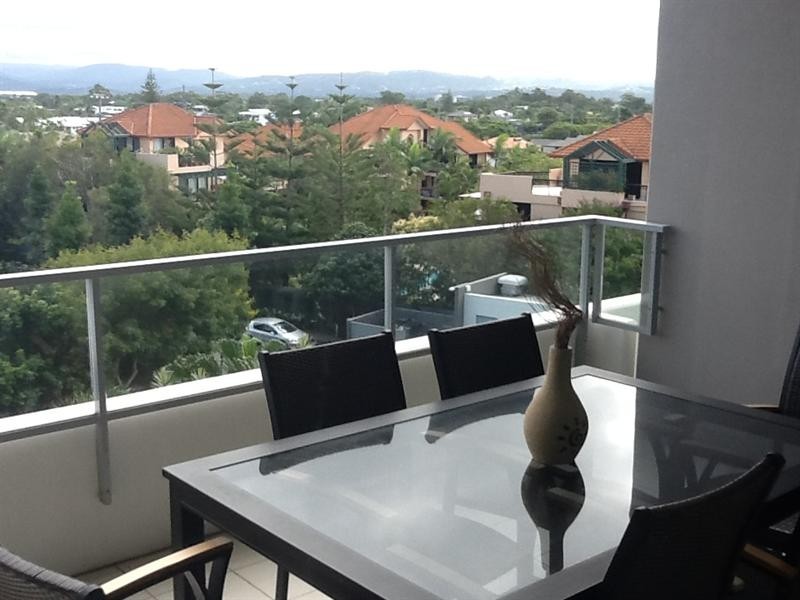 33 TE Peters Drive, Broadbeach QLD 4218