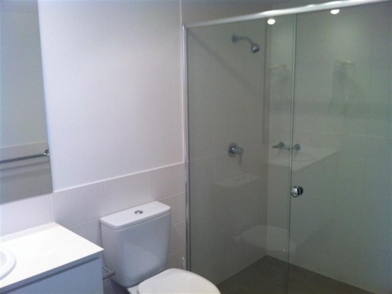33 TE Peters Drive, Broadbeach QLD 4218