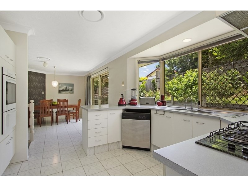 11 Darnel Street, Elanora QLD 4221