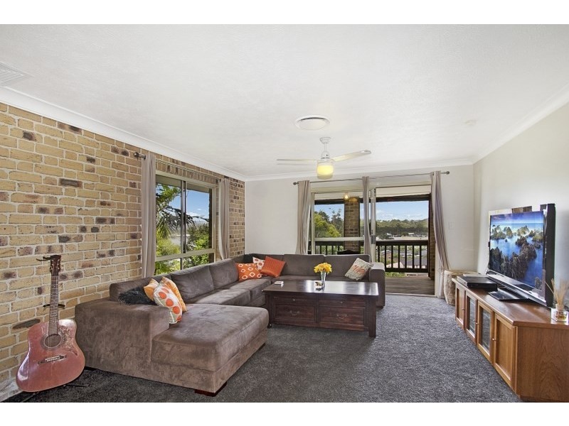 11 Darnel Street, Elanora QLD 4221
