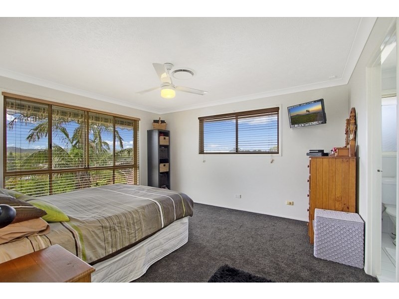 11 Darnel Street, Elanora QLD 4221