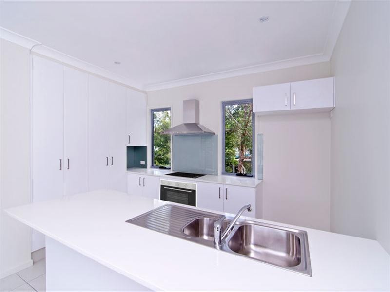 2/25 Brooke Avenue, Palm Beach QLD 4221