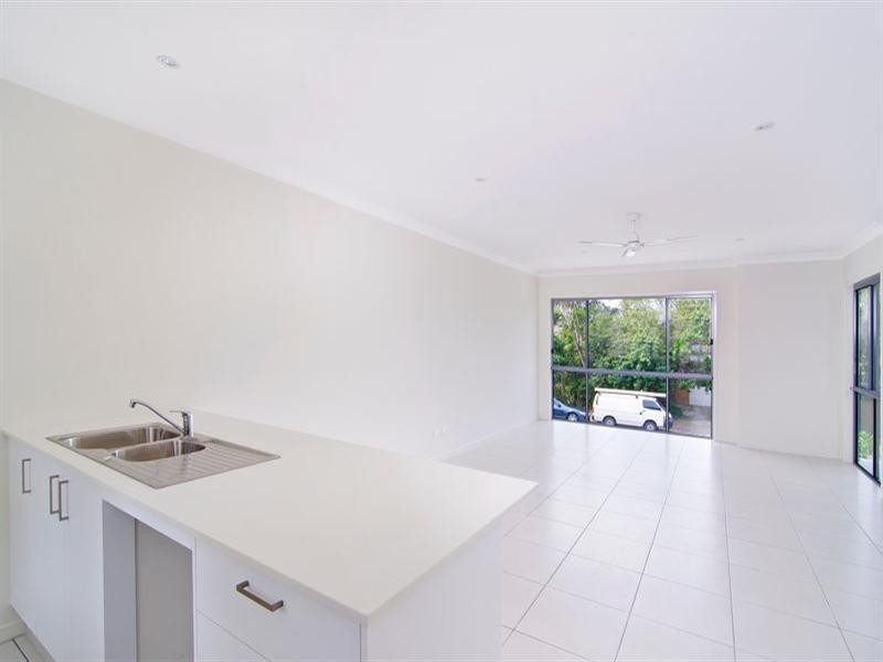 2/25 Brooke Avenue, Palm Beach QLD 4221