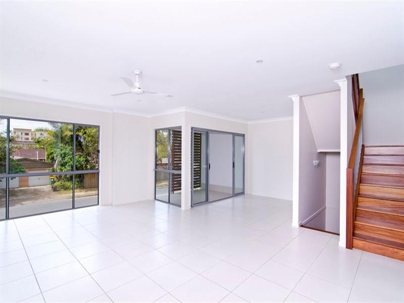 2/25 Brooke Avenue, Palm Beach QLD 4221