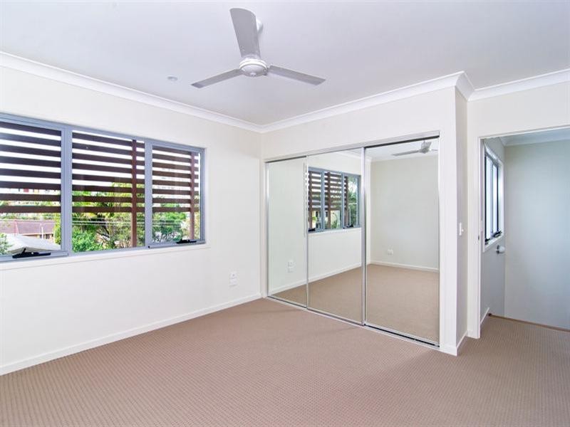 2/25 Brooke Avenue, Palm Beach QLD 4221